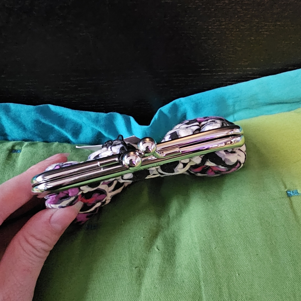 NWT Vera Bradley Kiss Coin Purse floral design - Picture 3 of 7